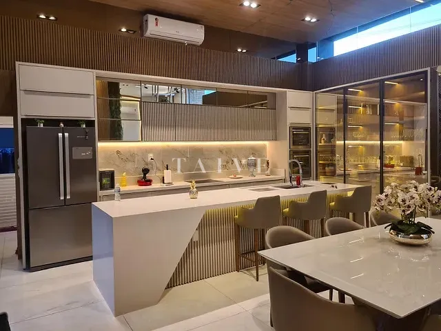 Casa com 500m² 4 quartos e 3 banheiros, à venda, no bairro Recanto do Salto em Londrina