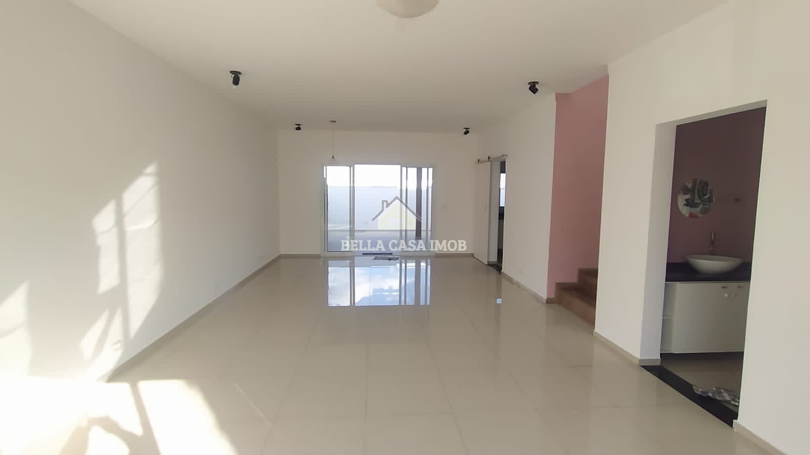 Casa à venda com 3 quartos, 164m² - Foto 1