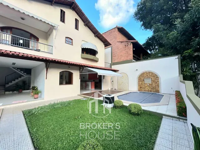 Casa 4 quartos e 6 banheiros, à venda, no bairro Fradinhos em Vitória