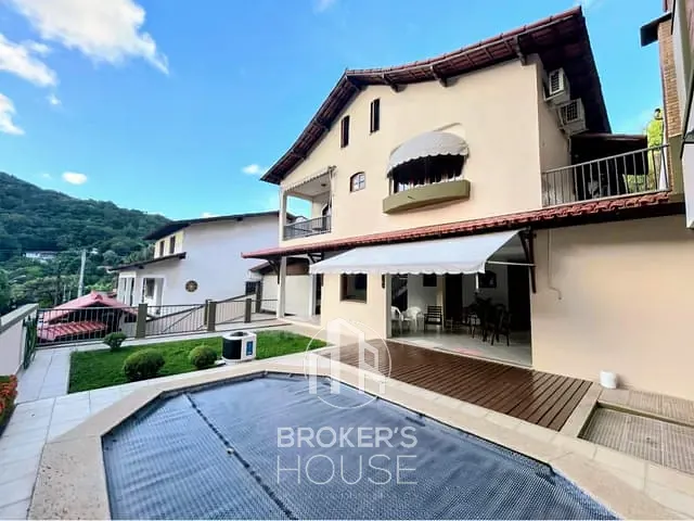 Casa 4 quartos e 6 banheiros, à venda, no bairro Fradinhos em Vitória