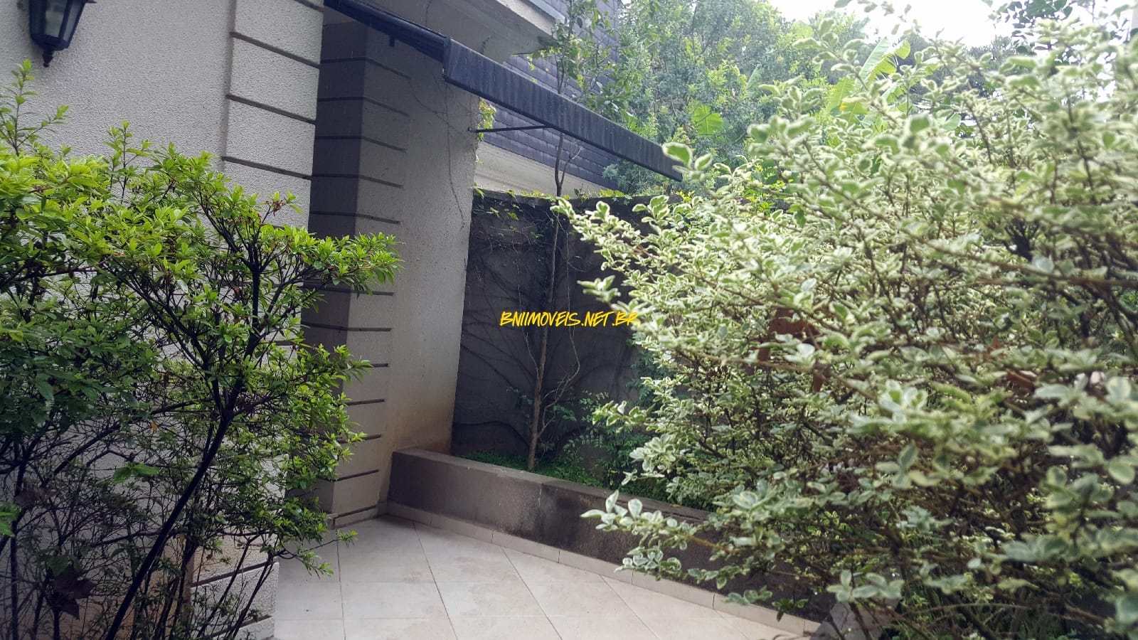 Casa à venda e aluguel com 4 quartos, 530m² - Foto 1