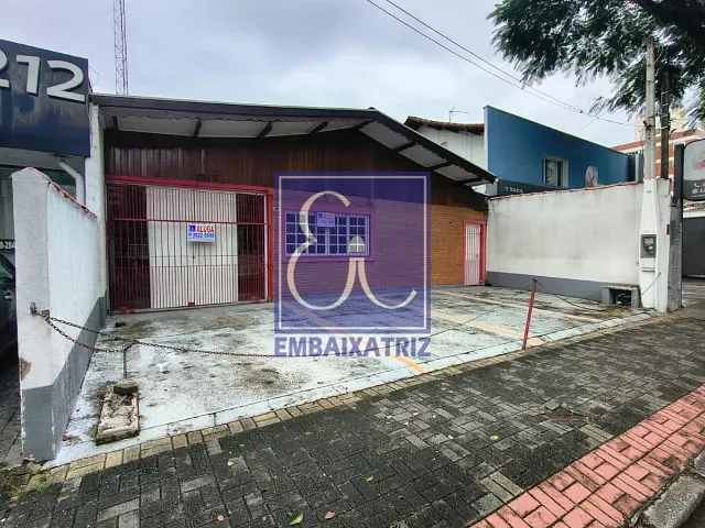 Casa com 250m², para alugar, no bairro Vila Adyana em São José dos Campos