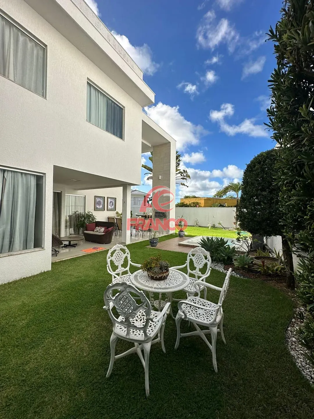 Casa, 3 quartos, 305 m² - Foto 1