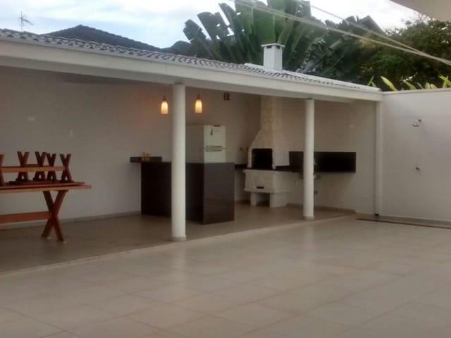 Casa com 360m² 4 quartos e 3 banheiros, à venda ou para alugar, no bairro Urbanova em São José dos Campos