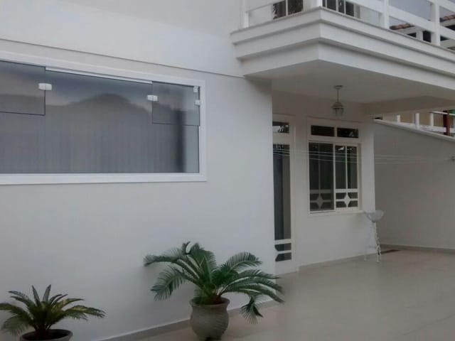 Casa com 360m² 4 quartos e 3 banheiros, à venda ou para alugar, no bairro Urbanova em São José dos Campos
