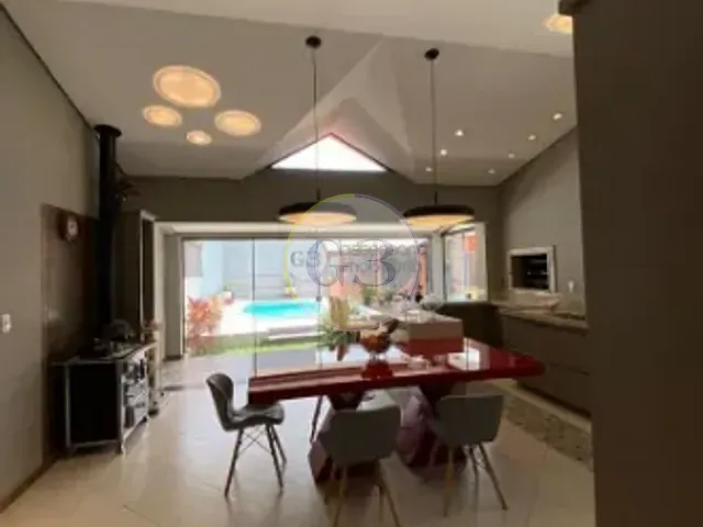Casa 3 quartos e 4 banheiros, à venda, no bairro Centro em Pelotas