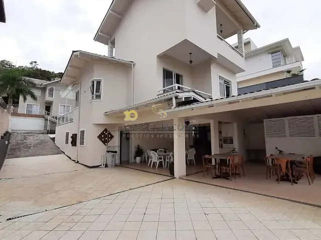 Casa com 364m² 4 quartos e 4 banheiros, à venda, no bairro Cidade Universitária Pedra Branca em Palhoça