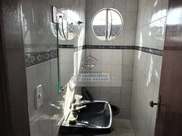 Sobrado com 288m² 3 quartos e 1 banheiro, à venda, no bairro Sn em Rolândia