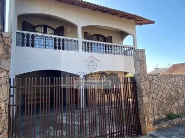 Sobrado com 288m² 3 quartos e 1 banheiro, à venda, no bairro Sn em Rolândia