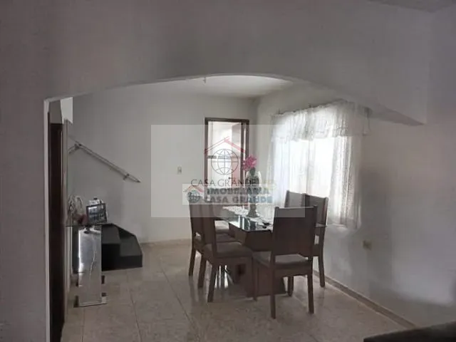 Sobrado com 288m² 3 quartos e 1 banheiro, à venda, no bairro Sn em Rolândia