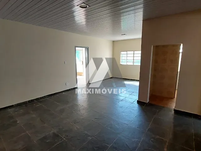Casa com 540m² 5 quartos e 2 banheiros, à venda ou para alugar, no bairro Esplanada em Araçuaí