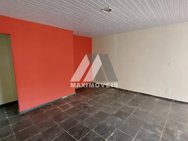 Casa com 540m² 5 quartos e 2 banheiros, à venda ou para alugar, no bairro Esplanada em Araçuaí