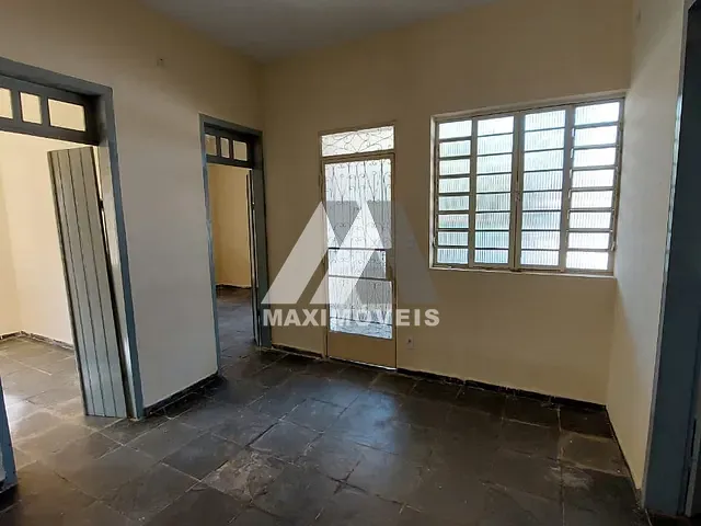 Casa com 540m² 5 quartos e 2 banheiros, à venda ou para alugar, no bairro Esplanada em Araçuaí