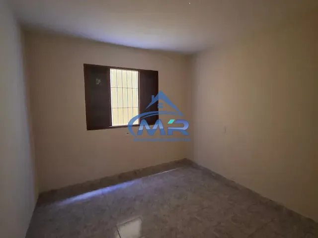 Casa 2 quartos e 1 banheiro, para alugar, no bairro Jardim Laone em São Paulo