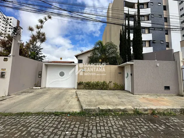 Casa 4 quartos e 5 banheiros, para alugar, no bairro Candeias em Vitória da Conquista