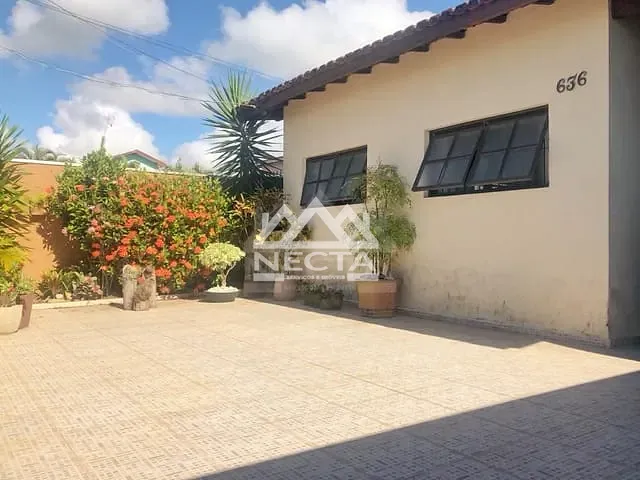 Casa com 250m² 2 quartos e 2 banheiros, à venda, no bairro Golfinhos em Caraguatatuba