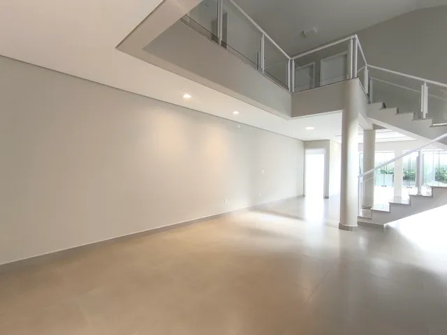 Casa com 10m² 4 quartos e 5 banheiros, à venda, no bairro Esperança em Londrina