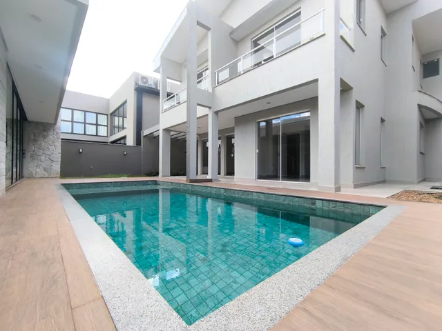Casa com 10m² 4 quartos e 5 banheiros, à venda, no bairro Esperança em Londrina