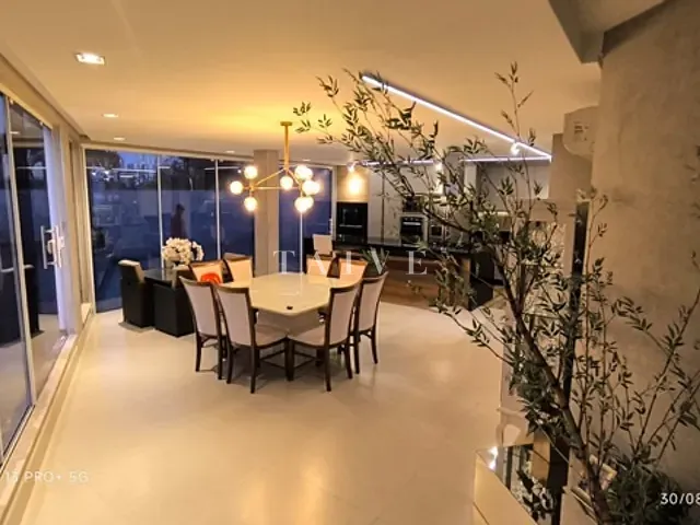 Casa com 614m² 3 quartos e 5 banheiros, à venda, no bairro Quebec em Londrina