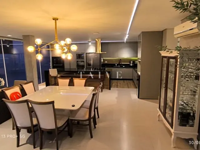 Casa com 614m² 3 quartos e 5 banheiros, à venda, no bairro Quebec em Londrina