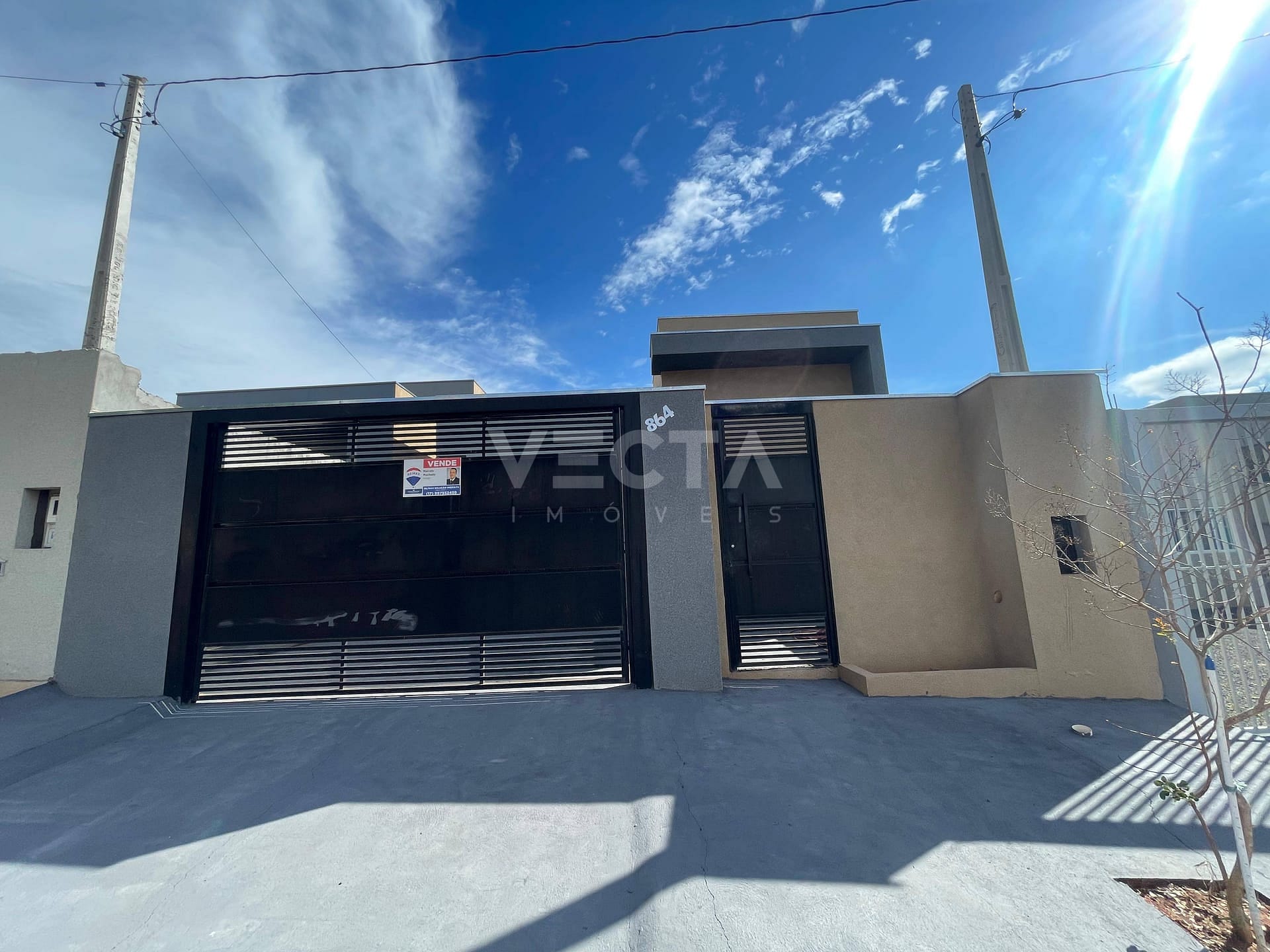 Casa à venda com 2 quartos, 65m² - Foto 1