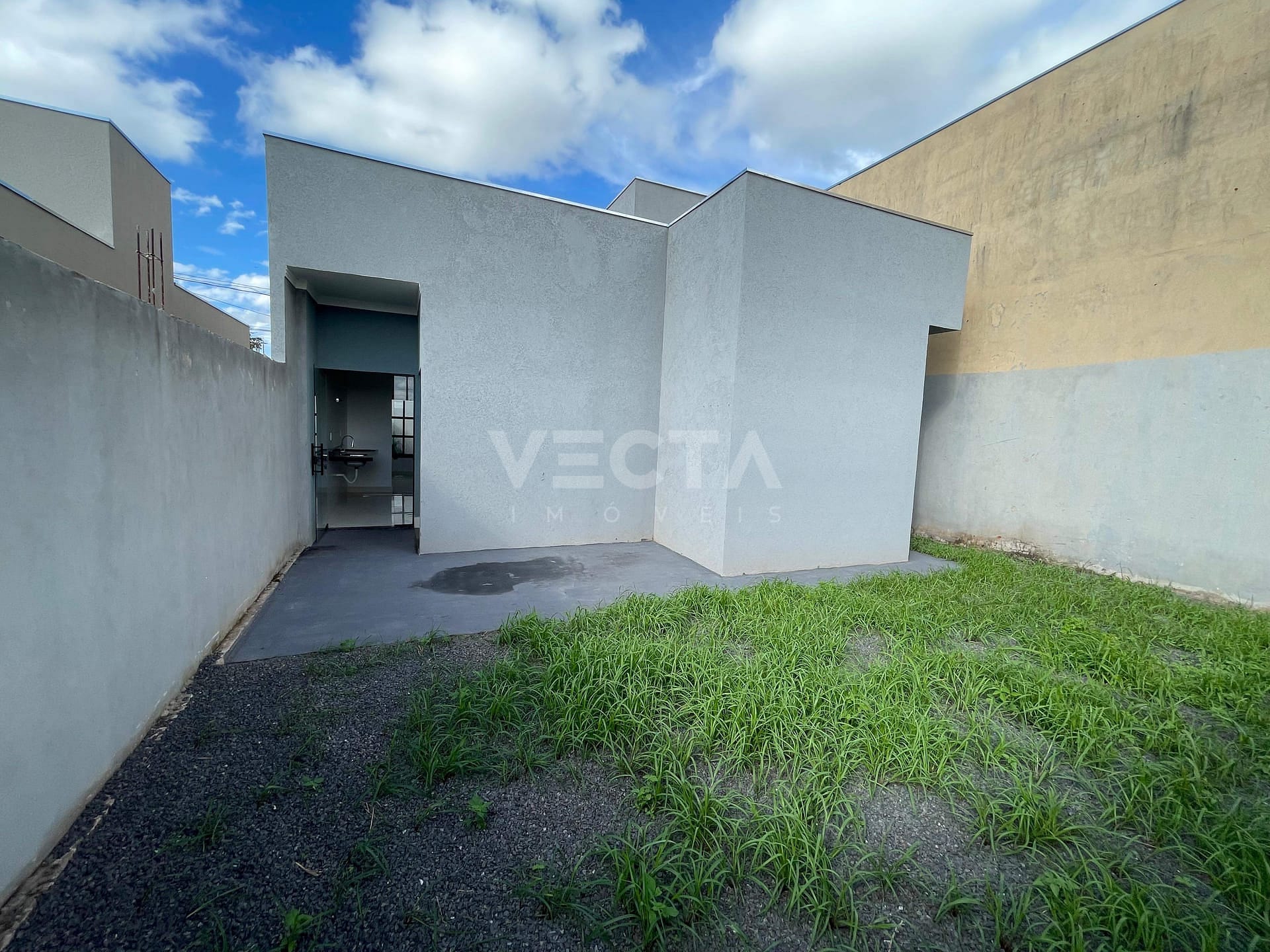 Casa à venda com 2 quartos, 65m² - Foto 2