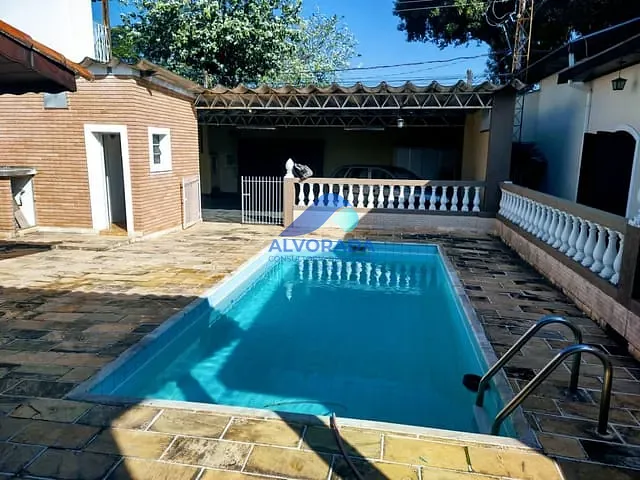 Casa com 500m² 6 quartos e 3 banheiros, à venda, no bairro Bosque dos Eucaliptos em São José dos Campos