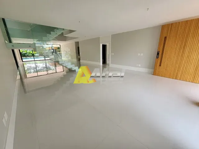 Casa com 600m² 5 quartos e 9 banheiros, à venda, no bairro Barra da Tijuca em Rio de Janeiro