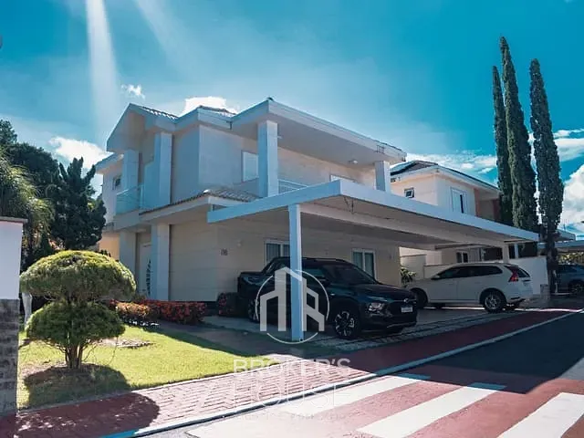 Casa com 526m² 3 quartos e 4 banheiros, à venda, no bairro Mata da Praia em Vitória