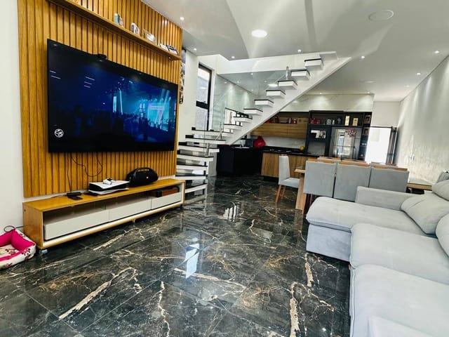 Casa 3 quartos e 2 banheiros, à venda, no bairro Jardim Quaresmeira em Suzano