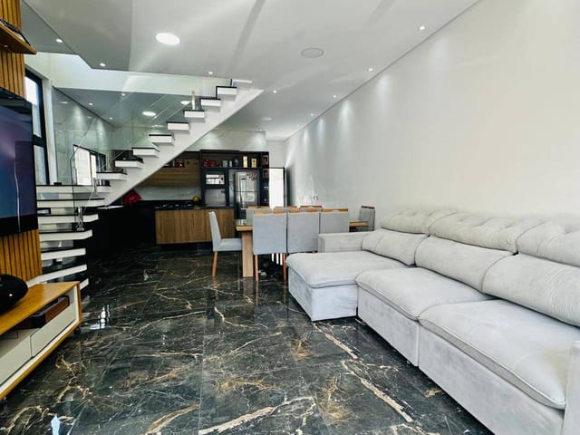 Casa 3 quartos e 2 banheiros, à venda, no bairro Jardim Quaresmeira em Suzano