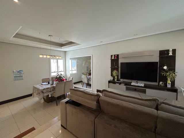 Casa 3 quartos e 5 banheiros, à venda, no bairro Jardim Riviera em Franca