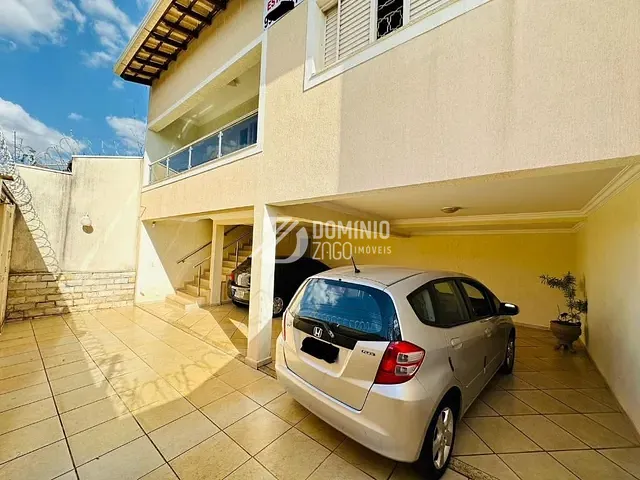 Casa com 1m² 5 quartos e 3 banheiros, à venda, no bairro Nossa Senhora da Abadia em Uberaba
