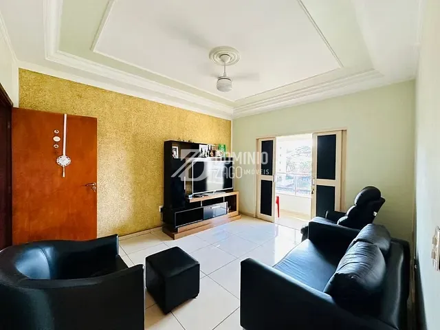 Casa com 1m² 5 quartos e 3 banheiros, à venda, no bairro Nossa Senhora da Abadia em Uberaba