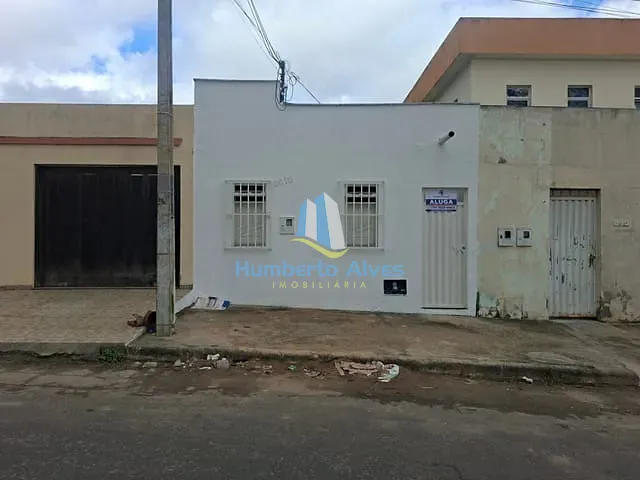 Casa 2 quartos e 1 banheiro, para alugar, no bairro Centro em Vitória da Conquista