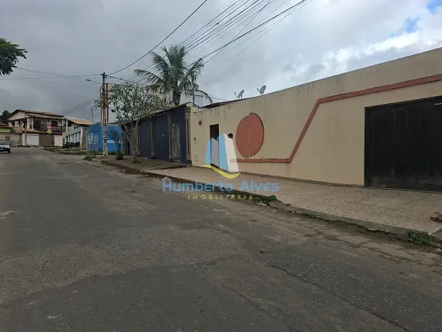 Casa 2 quartos e 1 banheiro, para alugar, no bairro Centro em Vitória da Conquista
