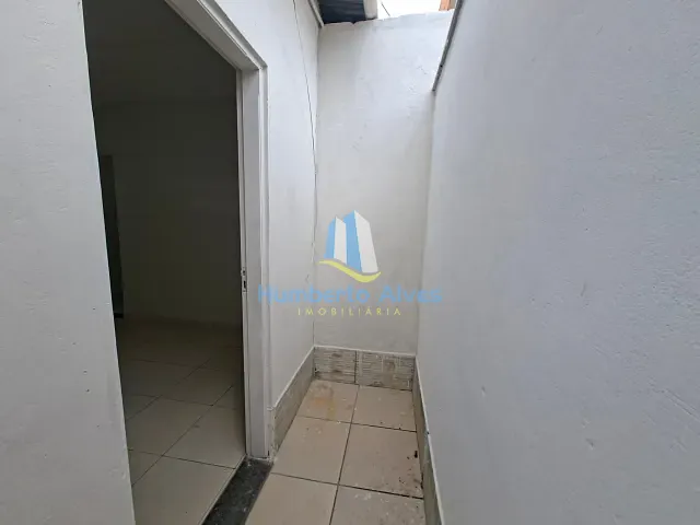 Casa 2 quartos e 1 banheiro, para alugar, no bairro Centro em Vitória da Conquista