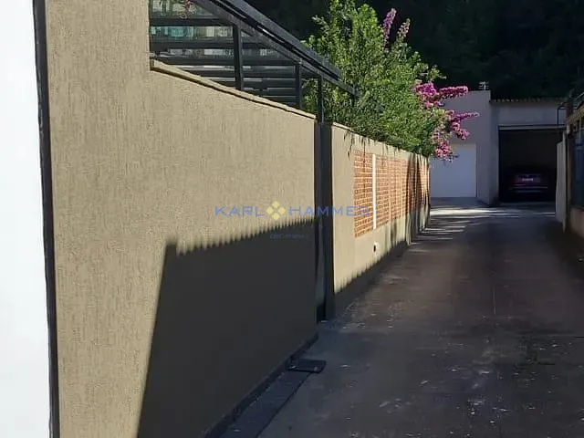 Casa com 1000m² 4 quartos e 2 banheiros, à venda, no bairro Castelanea em Petrópolis