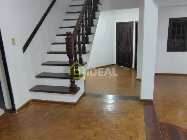Casa 4 quartos e 4 banheiros, para alugar, no bairro Cinquentenário em Concórdia