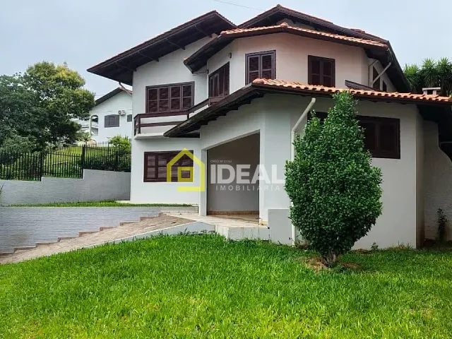 Casa 4 quartos e 4 banheiros, para alugar, no bairro Cinquentenário em Concórdia