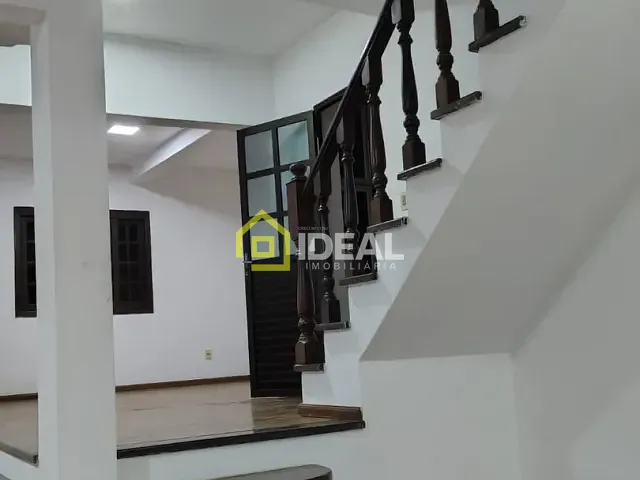 Casa 4 quartos e 4 banheiros, para alugar, no bairro Cinquentenário em Concórdia