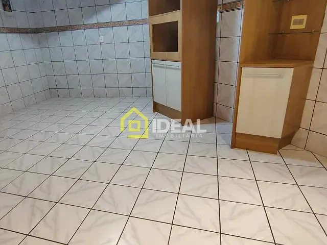 Casa 4 quartos e 4 banheiros, para alugar, no bairro Cinquentenário em Concórdia