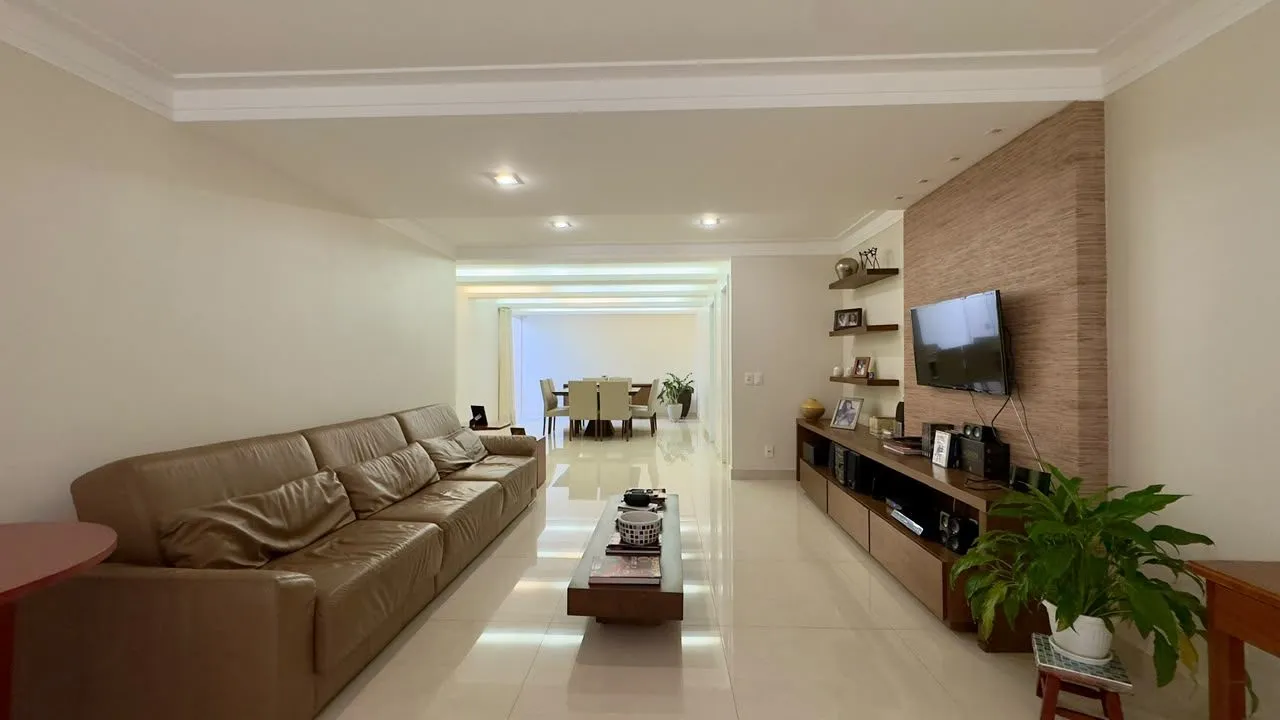 CASA TÉRREA - 4 QUARTOS - SHCGN 705 - ASA NORTE