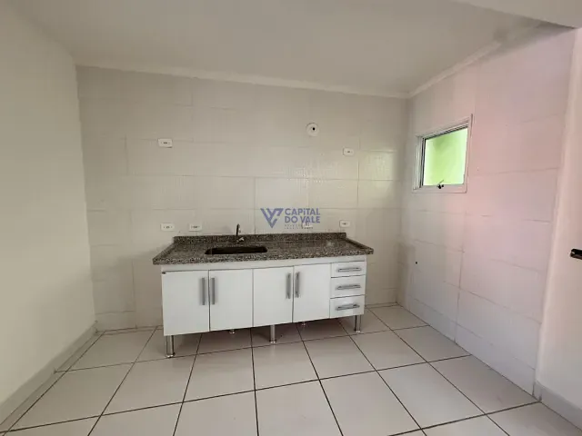 Casa com 100m² 2 quartos e 1 banheiro, à venda ou para alugar, no bairro Monte Castelo em São José dos Campos