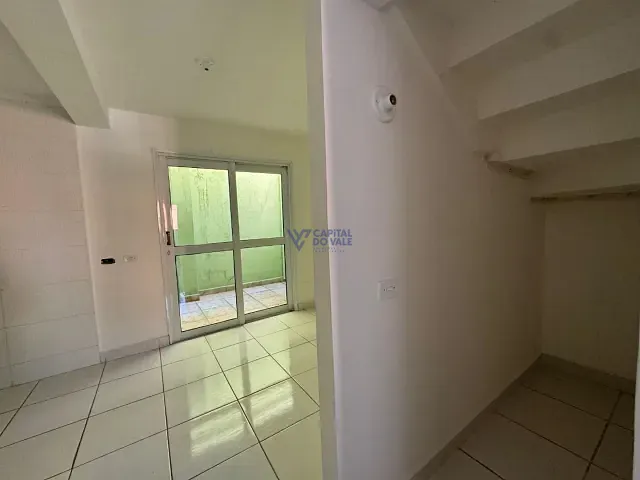 Casa com 100m² 2 quartos e 1 banheiro, à venda ou para alugar, no bairro Monte Castelo em São José dos Campos