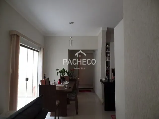 Casa com 250m² 3 quartos e 1 banheiro, à venda, no bairro Residencial Furlan em Santa Bárbara D'Oeste