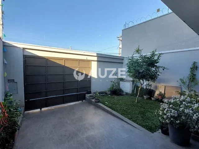 Casa 3 quartos e 4 banheiros, à venda, no bairro Xaxim em Curitiba