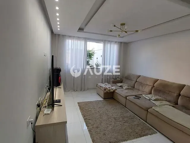 Casa 3 quartos e 4 banheiros, à venda, no bairro Xaxim em Curitiba