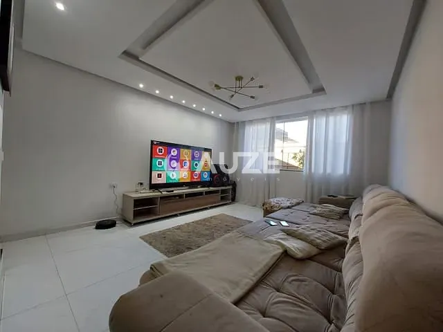 Casa 3 quartos e 4 banheiros, à venda, no bairro Xaxim em Curitiba