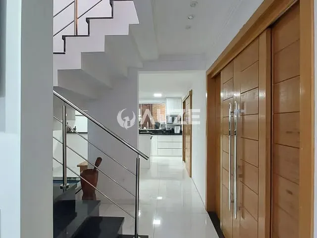 Casa 3 quartos e 4 banheiros, à venda, no bairro Xaxim em Curitiba